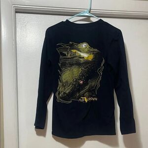 Flo grown shirt size small